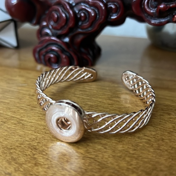 ROSE GOLD colored bracelet - Picture 7 of 7
